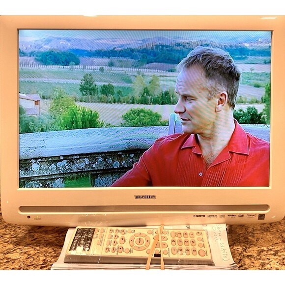 Toshiba 19LV50KW LCD TV DVD Player Combo White HDMI. Perfect For Gaming!! - Picture 8 of 9